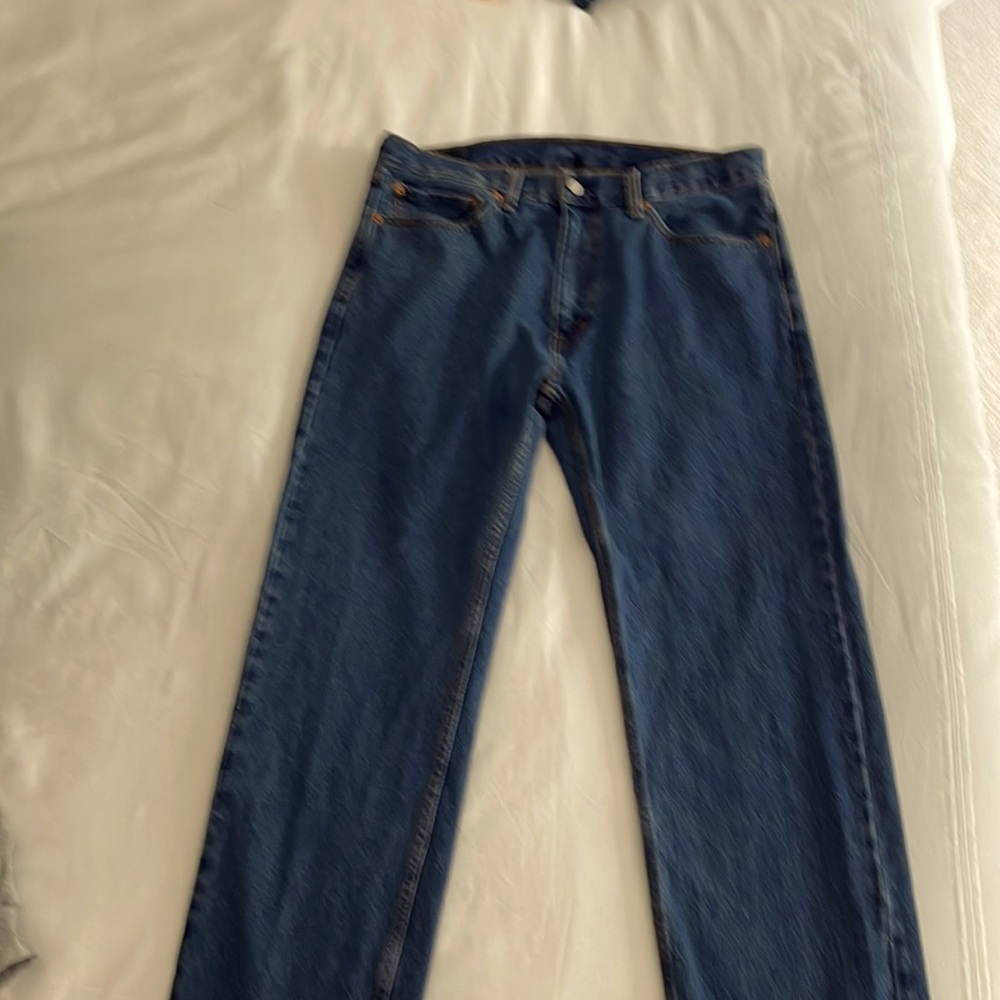 Mens 505 Levi Jeans. Size 36W by 32L.